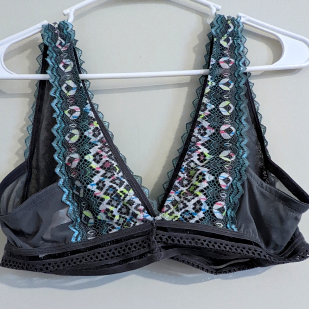Colsie Bralettes (3pcs) - Picture 3 of 8